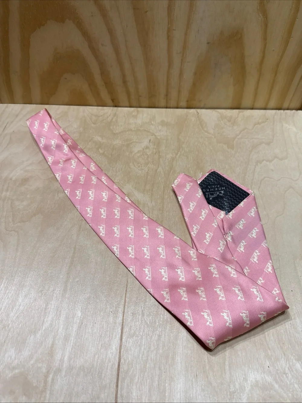 Hermes Pink  Pattern 100 % Silk Tie